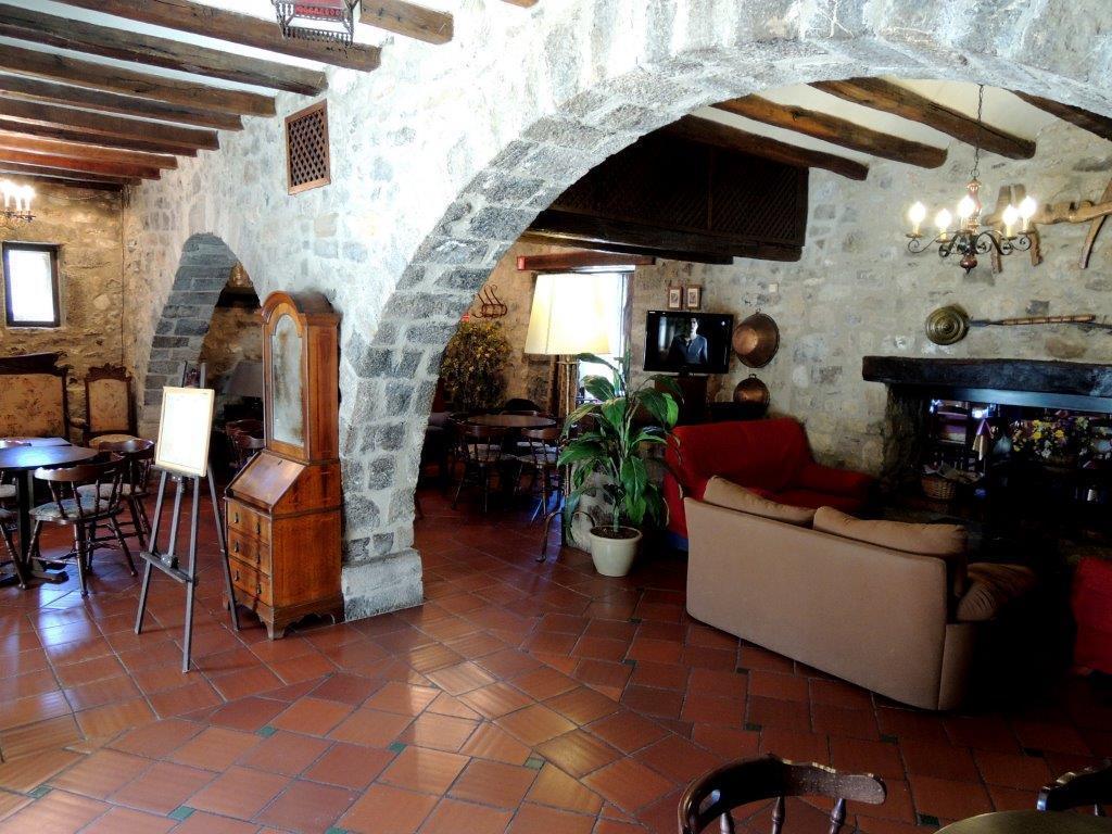 Hostal De La Rovira Oix المظهر الخارجي الصورة