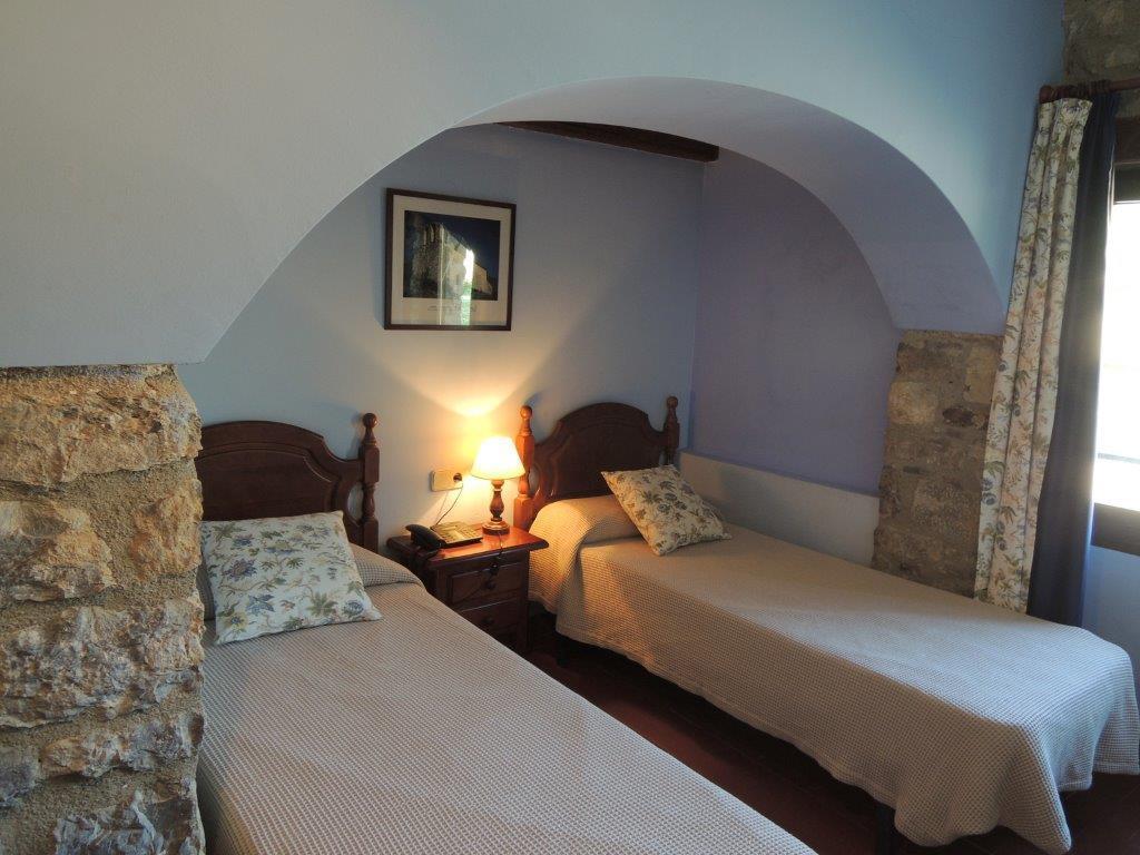 Hostal De La Rovira Oix المظهر الخارجي الصورة