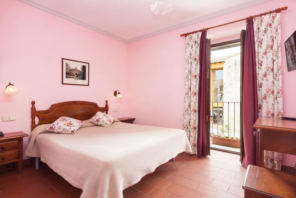 Hostal De La Rovira Oix المظهر الخارجي الصورة