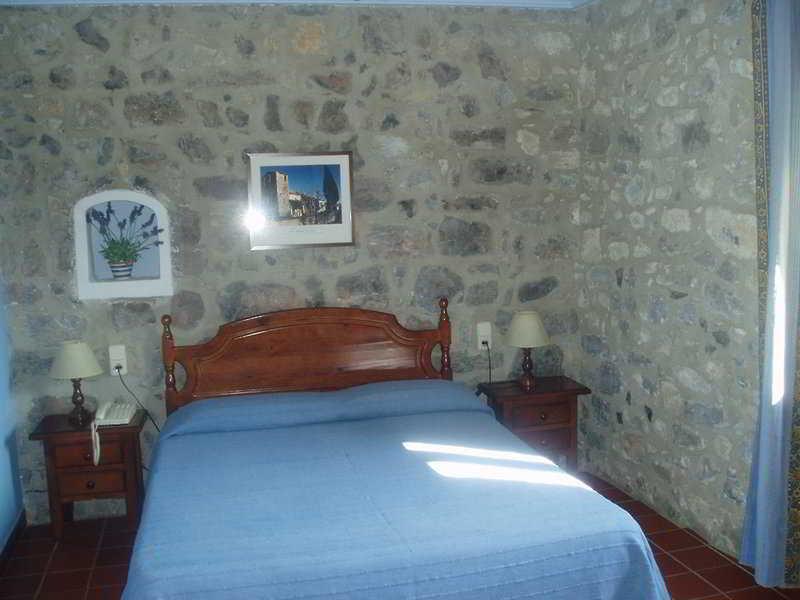 Hostal De La Rovira Oix المظهر الخارجي الصورة