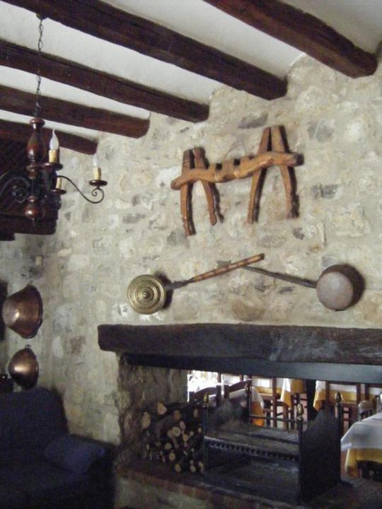 Hostal De La Rovira Oix المظهر الخارجي الصورة