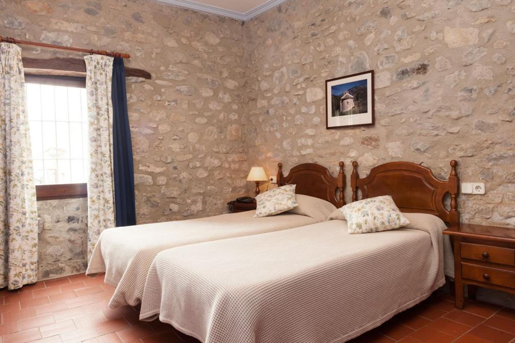 Hostal De La Rovira Oix المظهر الخارجي الصورة